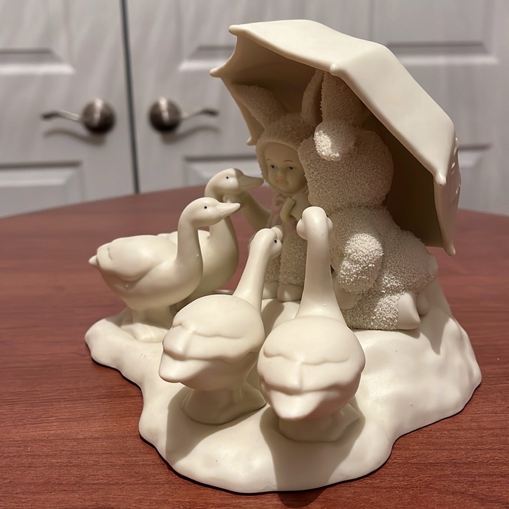 Snowbabies, bisque porcelain figurine, “Rain, Rain, Go Away” - Picture 4 of 12